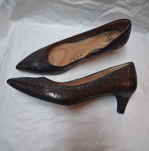 Sofft Black Shimmery Pointed-Toe Kitten Heels Size 9.5 NWOT